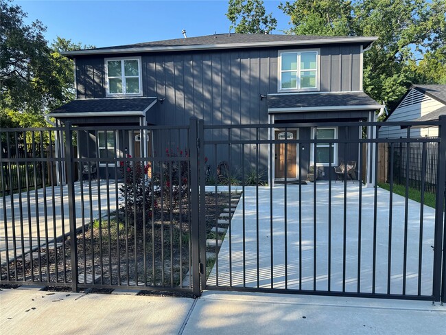 Building Photo - 3433 Lydia St