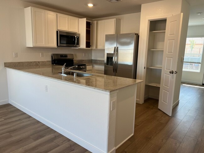 Photo - CALIFORNIA-4438