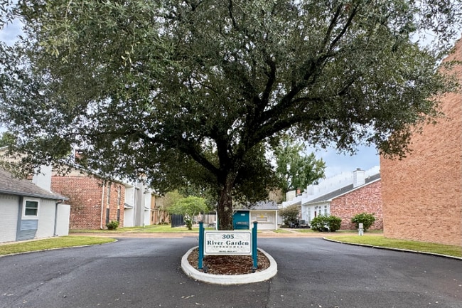 Photo - 305 Halcott Dr