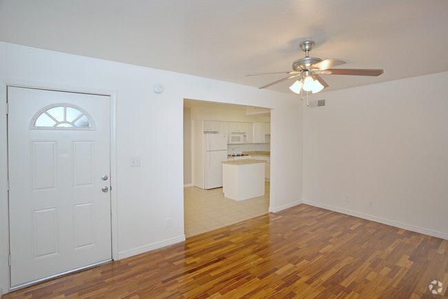 2BR, 1BA - 800 SF