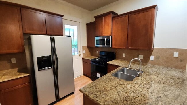 Building Photo - 611 Franklin Blvd