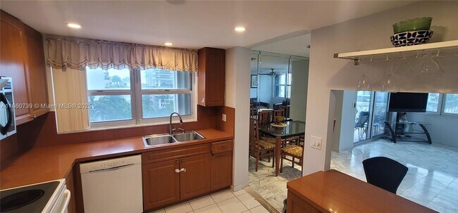 Photo - 1825 S Ocean Dr Unit 814