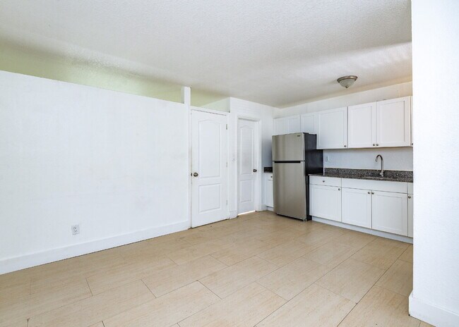Photo - Bright & Modern 1-Bedroom Apartment in Pri... Unit 23