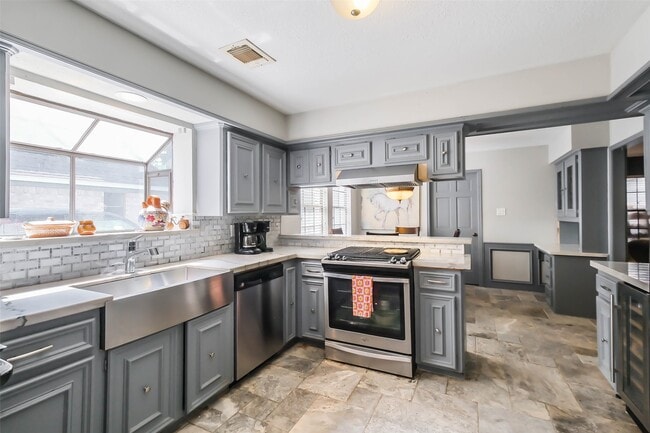 Building Photo - 6906 Pebble Beach Dr