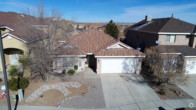 Building Photo - Great Single Story Home In Highly Desirabl...