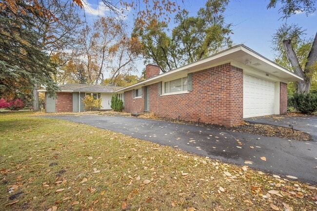 Building Photo - 2434 Parcells Cir