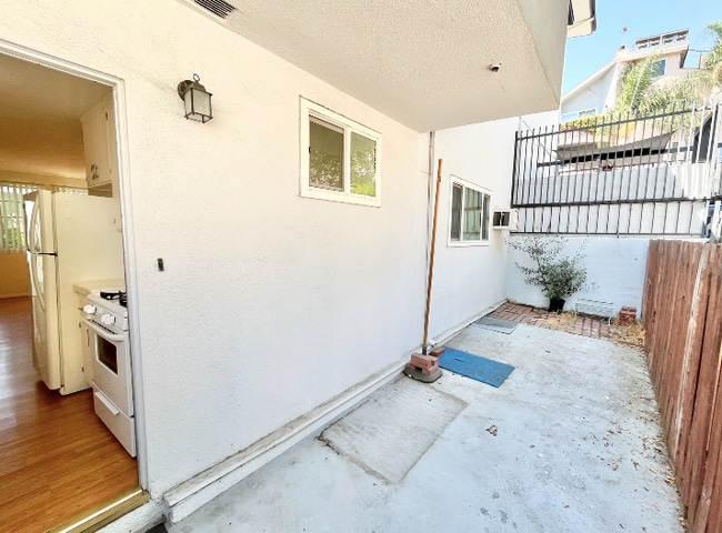 Photo - 1830 N La Brea Ave Unidad 3