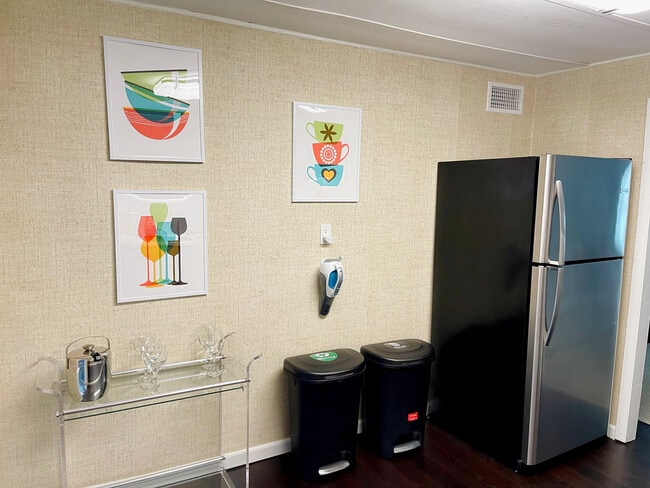 Photo - 835 NE 21st Dr Unidad A