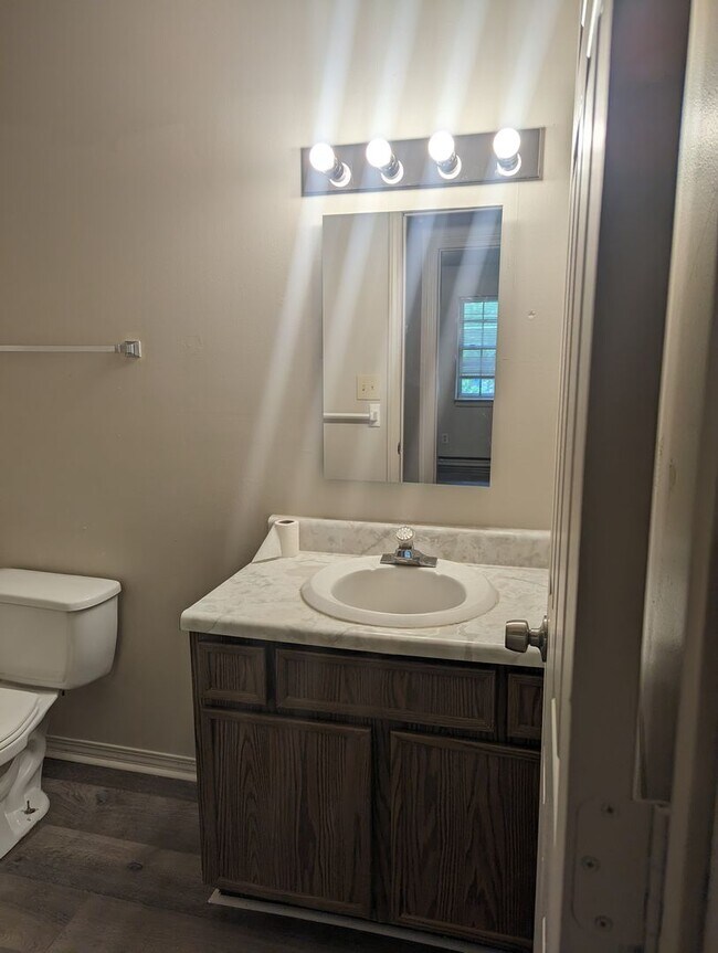 Photo - Upstairs 2 Bedroom Apartment - Remodeled May 2023 Unit 2915 Leeway Dr Apt A