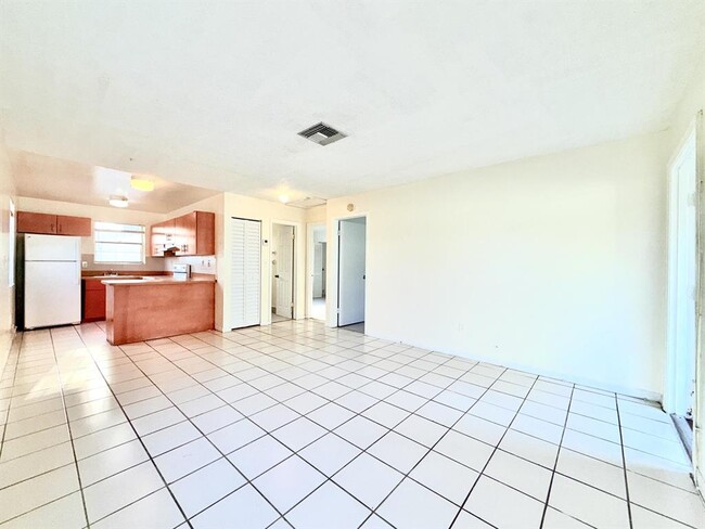 Building Photo - 800 NE 14th St