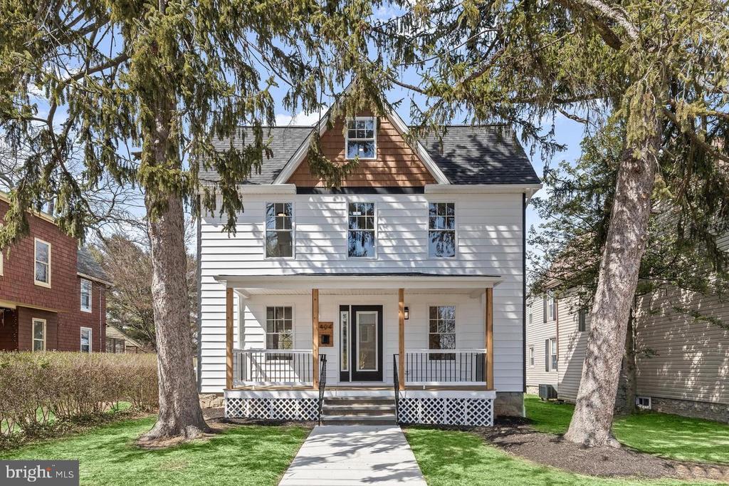Photo - 404 Lyman Ave