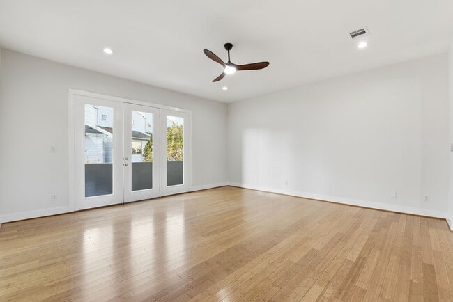 Building Photo - 2028 Tuam St