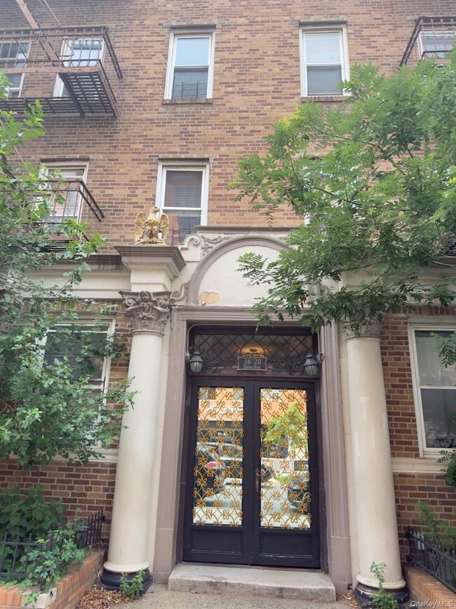 Building Photo - 36-20 Parsons Blvd Unit 4FL
