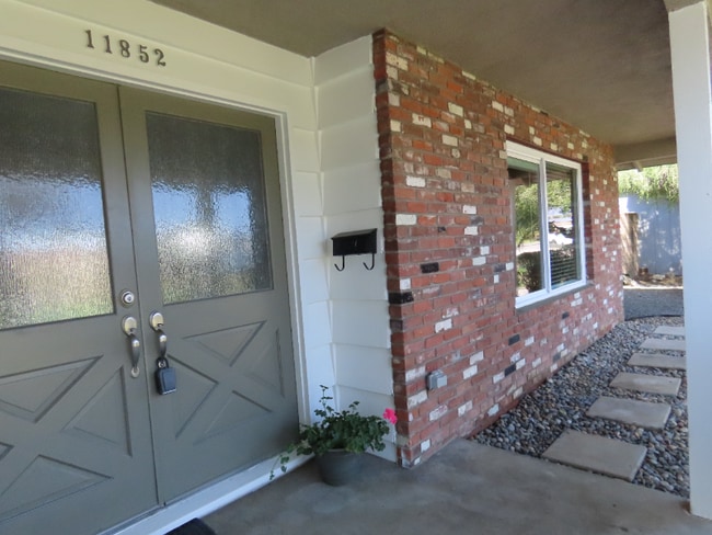 Photo - 11852 Crystal Ave