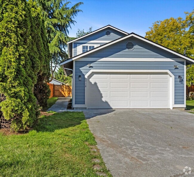 Building Photo - Newly Renovated 3 bedroom/2 bath home