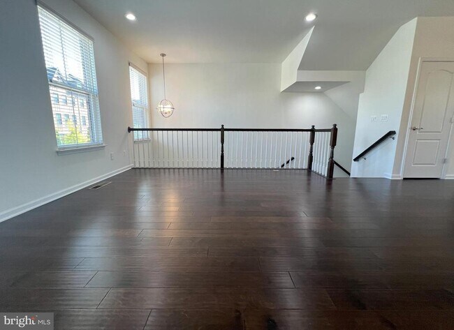 Photo - 3092 Alan Shepard St