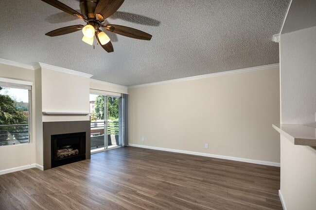 Warner Pointe
