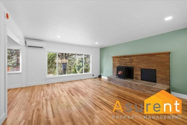 Jacksonville Home with in home office internet included.