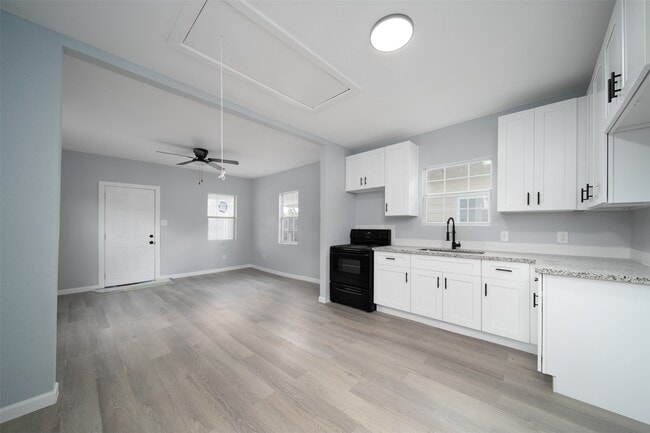 Building Photo - 1319 Bayou St Rental