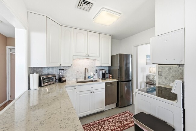 Photo - 627 Walnut Ave