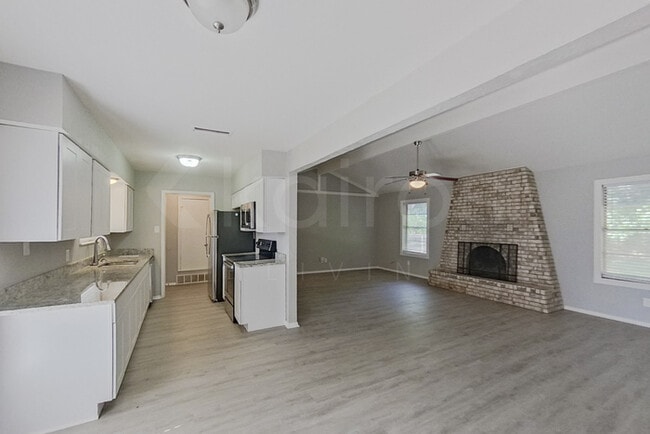 Photo - 168 Creekview Dr E