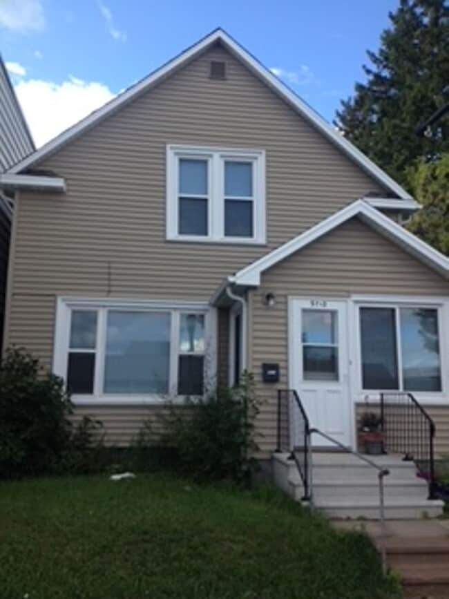 Building Photo - AVAILABLE NOW - Beautiful 3 Bed, 1 Bath Home