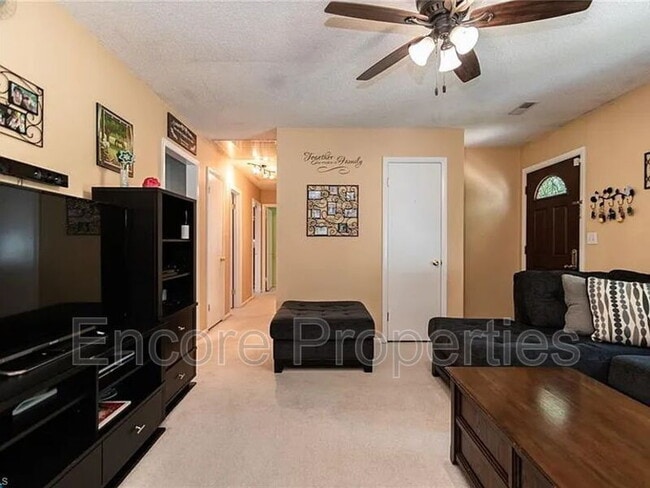 Photo - 2141 Stonehaven Rd