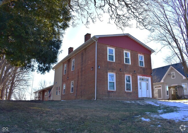 Building Photo - 121 -3-35-Uni3 W High St Rental