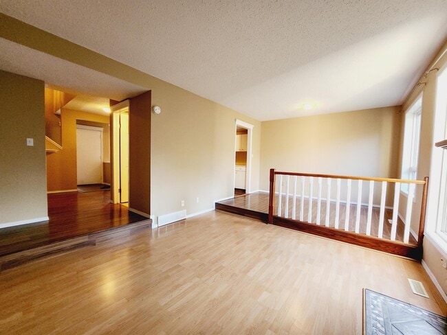 Photo - 636 Saddleback Rd NW