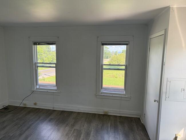 Part living / bedroom area - 1053 Danby Rd