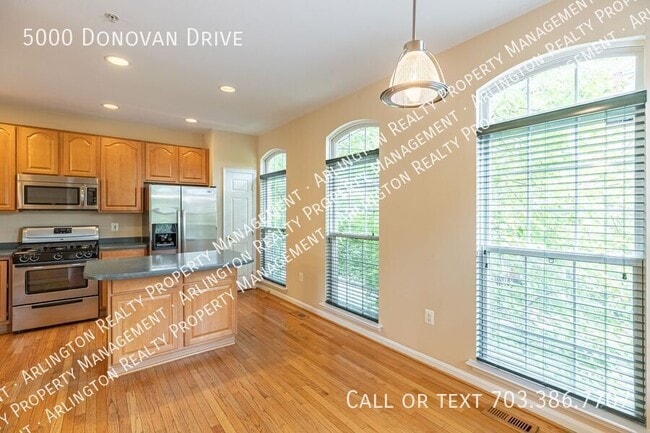 Photo - 5000 Donovan Dr