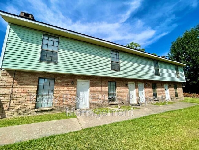 Building Photo - 118 Country Ln