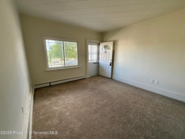 Photo - 949 Carmalt St