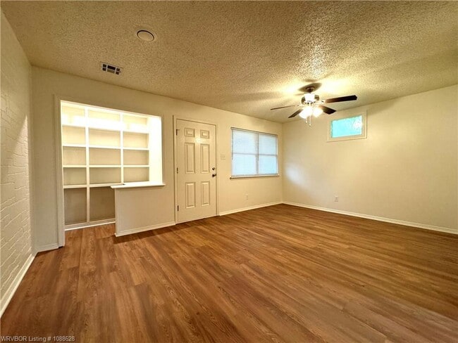Photo - 10 Lura Ln