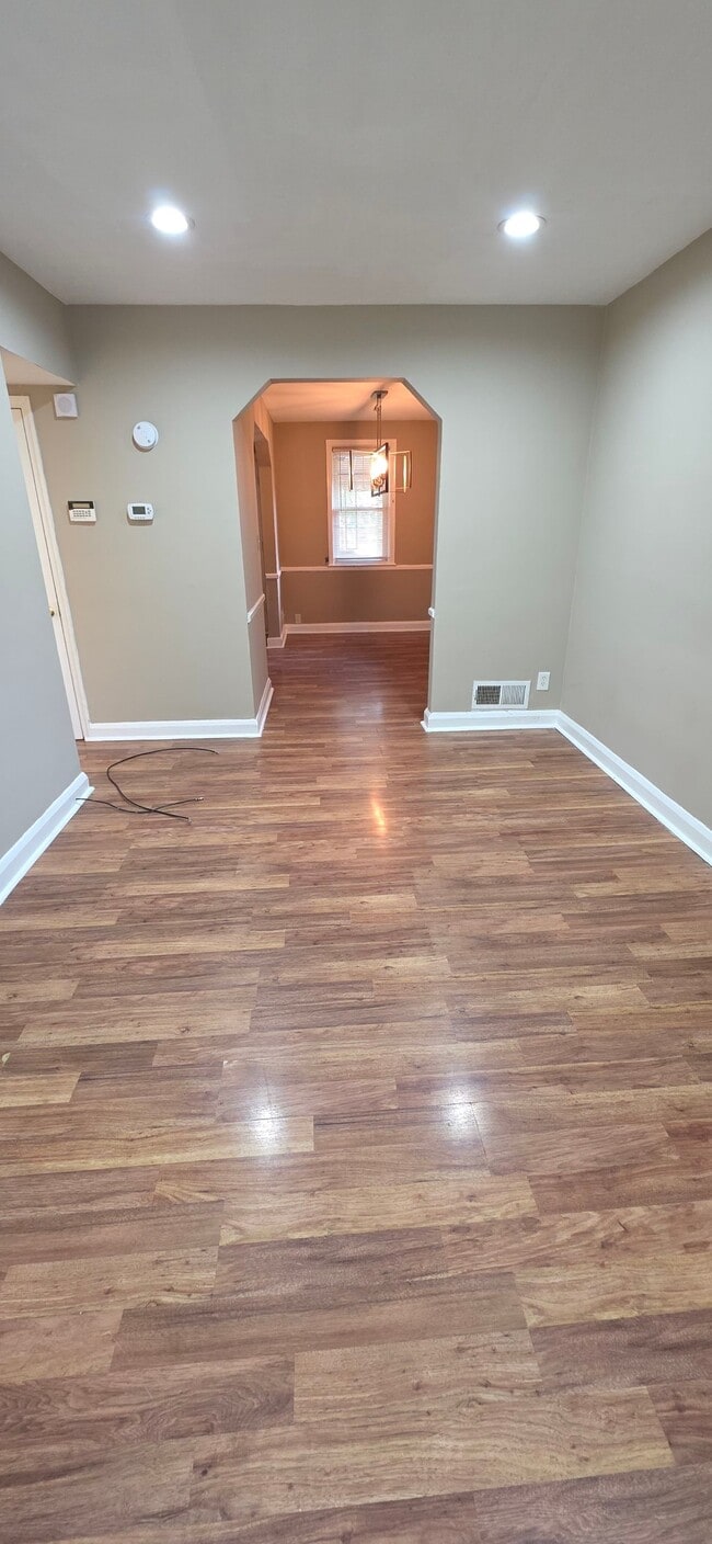 Photo - 2820 Edgecombe Cir S