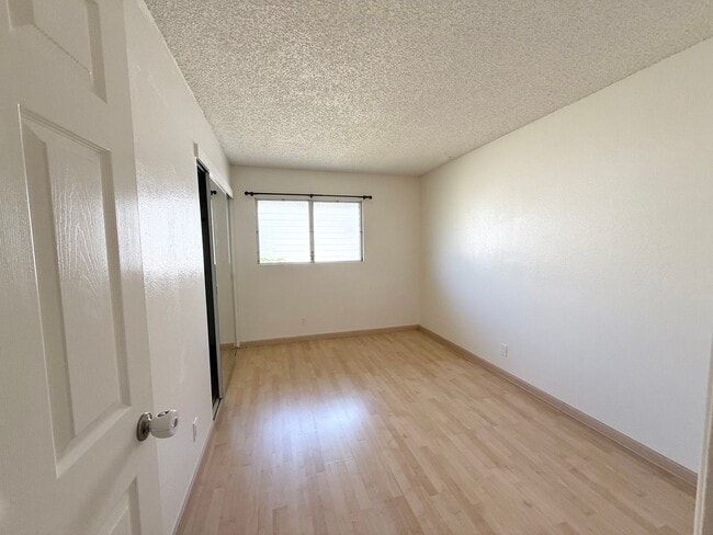 Photo - ** 2 BEDROOM 1 BATH WITH PARKING IN WAIAU GARDEN COURT!!**