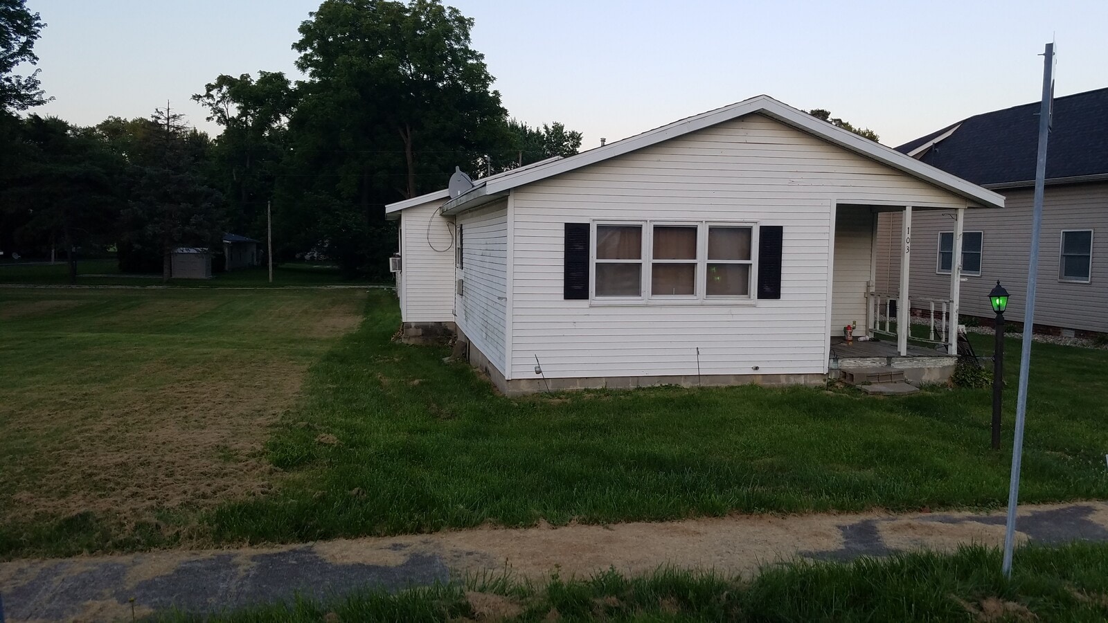 Photo - 103 N Vine St House