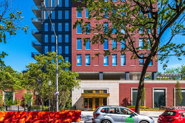 Photo - 347 Henry St