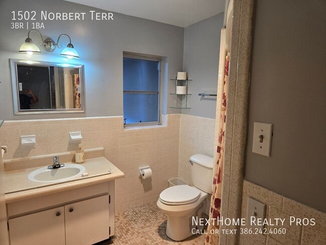 1502 Norbert Terrace