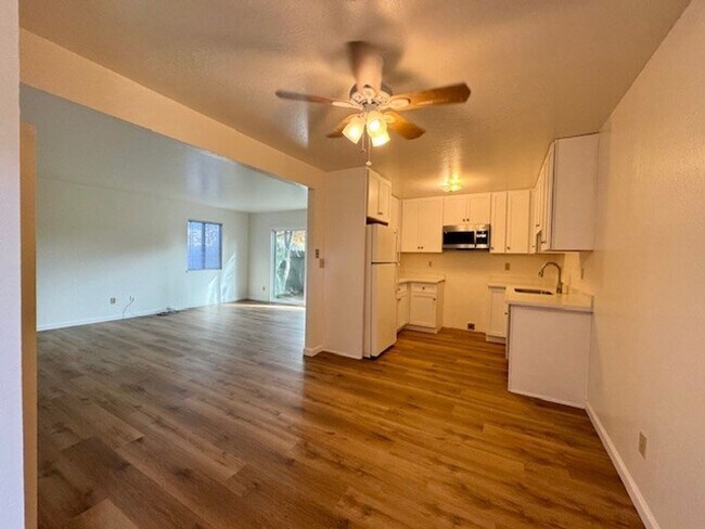 Photo - Golden Gate Drive, 930-940 Unit 930 Golden Gate Drive