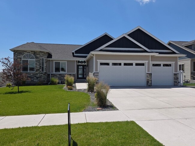 Building Photo - Beautiful 6 Bedroom 3 1/2 Bath Home In Whitney Ranch