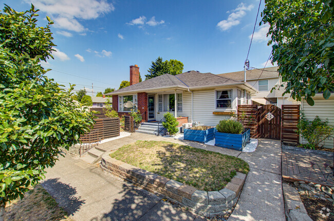 Building Photo - 610 SE 84th Ave Unit Bungalow 610 Rental