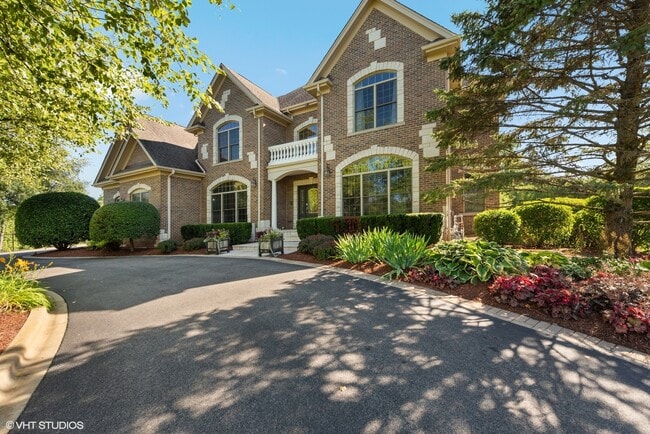 673 N Old Barrington Rd