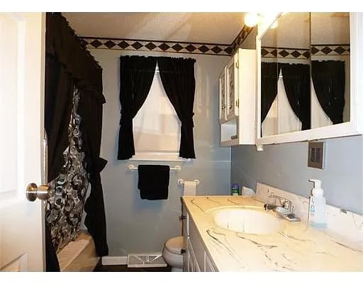 Photo - 196 Rosewell St