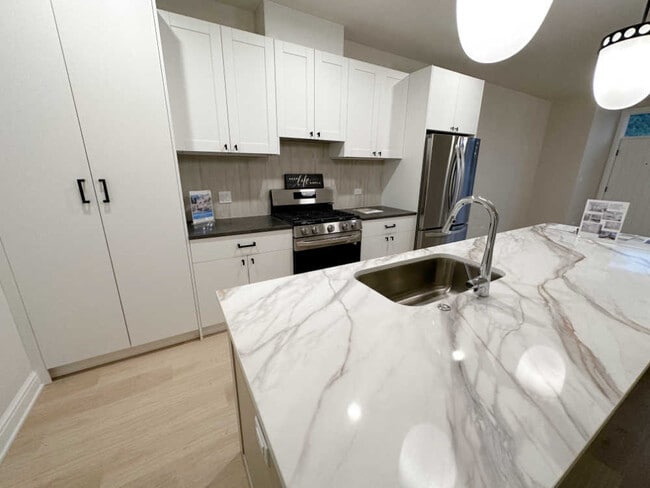 Photo - 4315 S Indiana Ave Unit 3