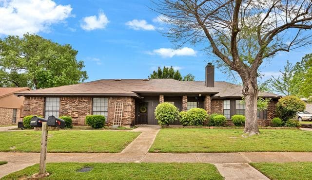 Building Photo - 2416 Oakmont Dr