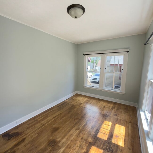Photo - 4 Bedroom Duplex - Belknap Hill Area!