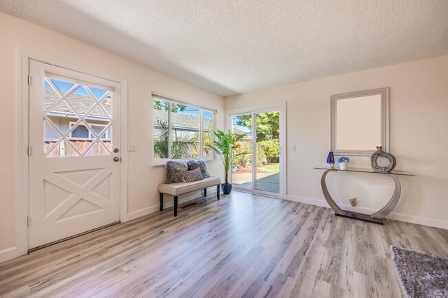 Photo - 934 Goodwin Ave