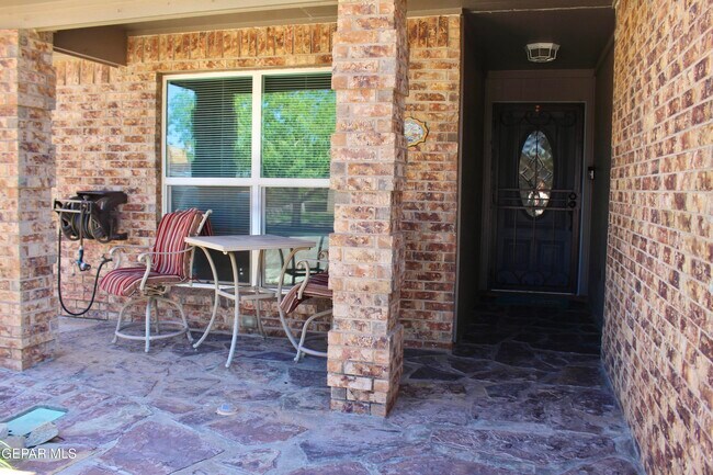 Photo - 704 Colchester Dr
