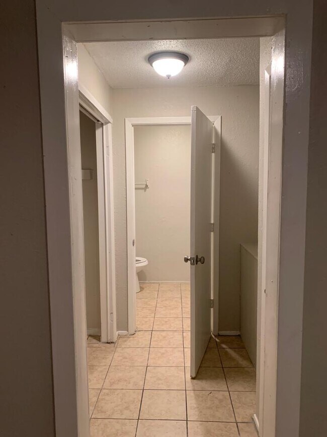 Photo - 107 E Venus Ln Unit 1